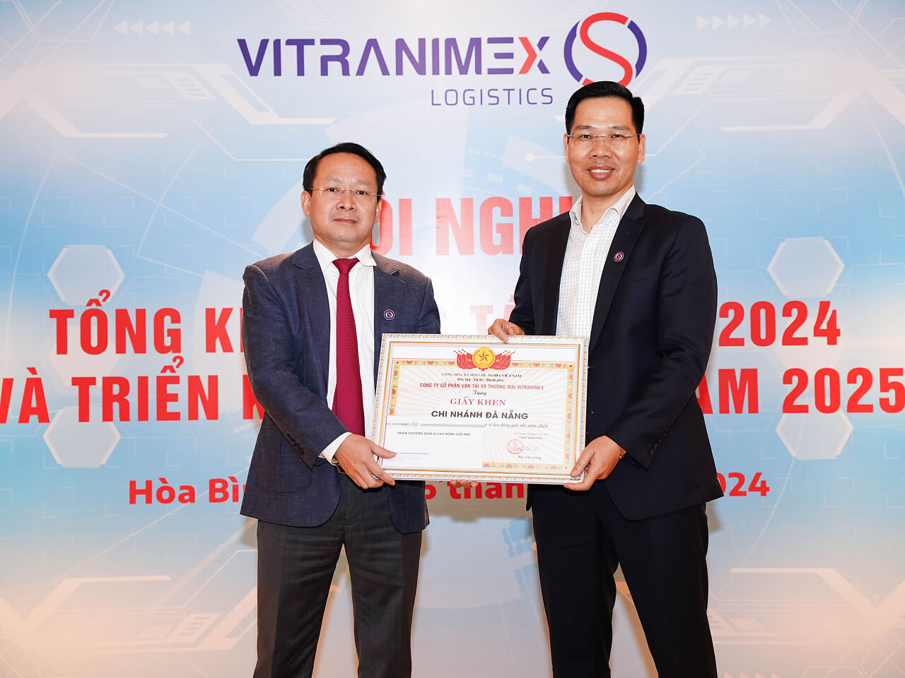 Khen thưởng nhân viên xuất sắc năm 2024